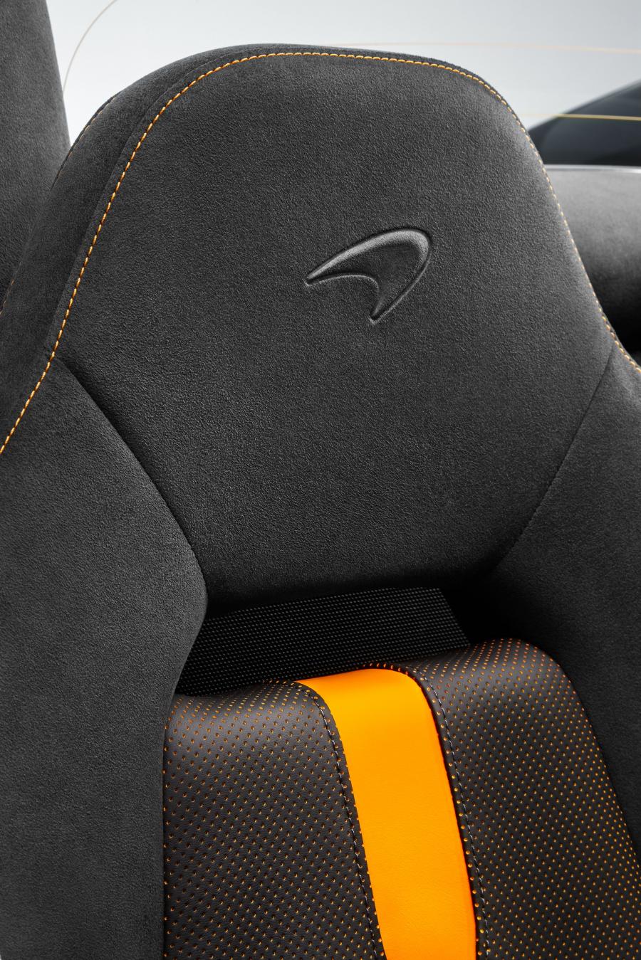 Детали интерьера McLaren 570S Spider Design Edition 2018 года  (WW) (фото 3 из 9)